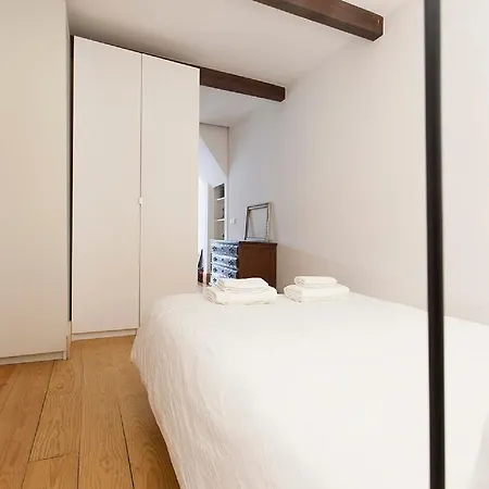 Center, Charm, Practical&quiet *