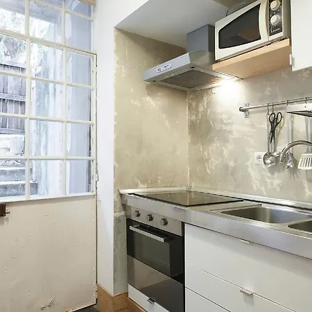 Center Charm Practical And Quiet Apartman *