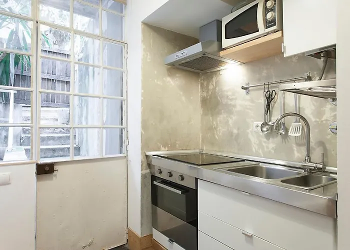 Center Charm Practical And Quiet Apartman *