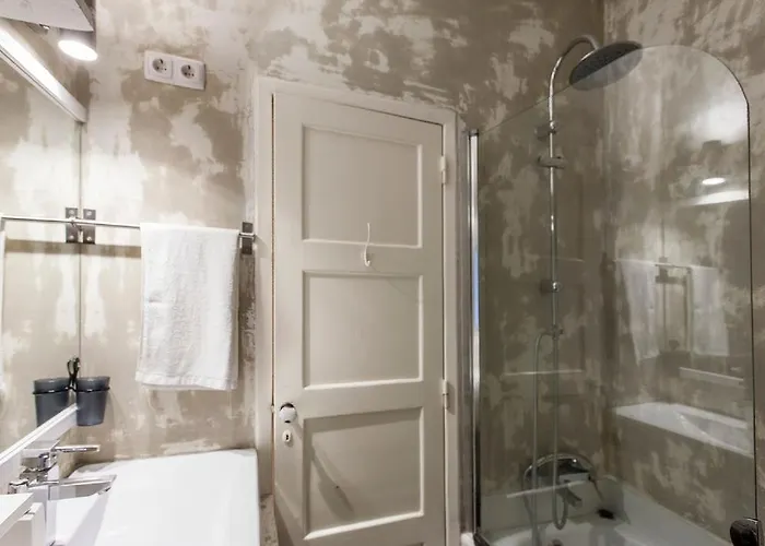 Center, Charm, Practical&quiet